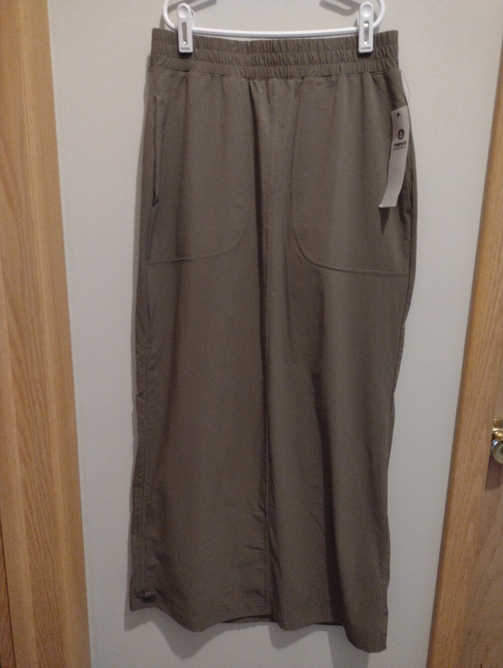 Mono B Nylon/Spandex Skirt Size Small